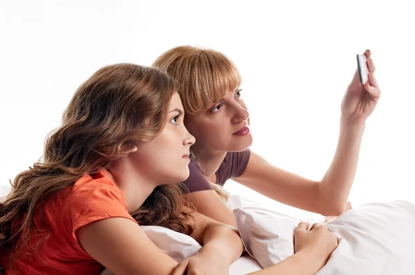 Fazendo selfie na cama — Fotografia de Stock