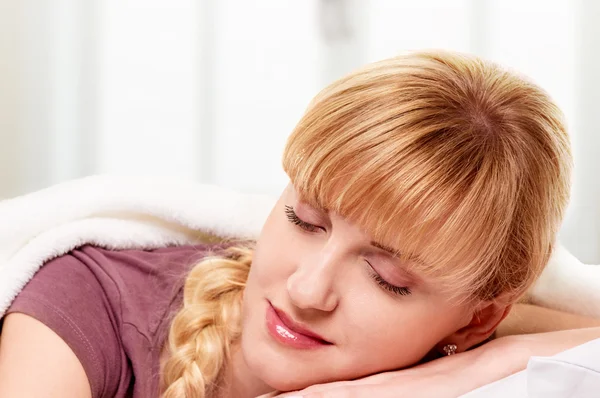 Vrouw Sleeping tijd — Stockfoto