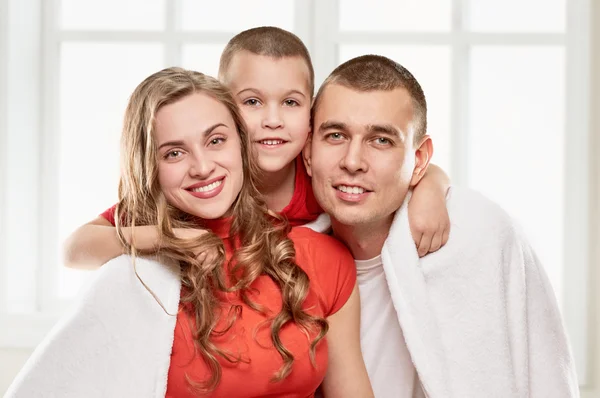 Lycklig gravid familj — Stockfoto