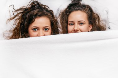 Korkmuş genç kadın