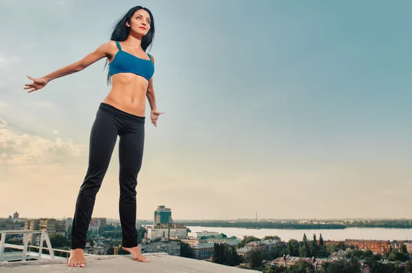 Yoga fitness kvinna — Stockfoto