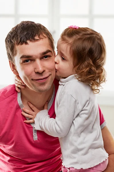 Glücklicher Vater mit Tochter — Stockfoto