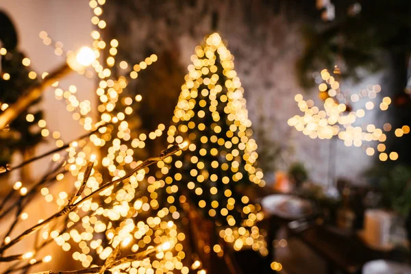 Новорічний Інтер 2021 Свічками Лампочками Боке Кімната Прикрашена Різдвяним Святом — стокове фото