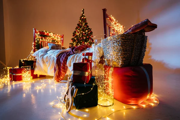 Nieuwjaar 2021 Interieur Met Kaarsen Lampen Bokeh Kamer Ingericht Kerst — Stockfoto