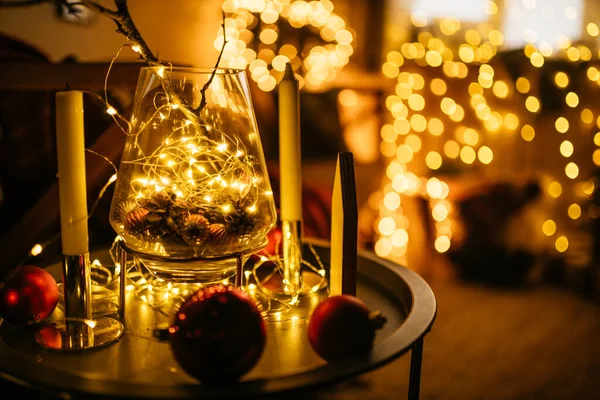 Nieuwjaar 2021 Interieur Met Kaarsen Lampen Bokeh Kamer Ingericht Kerst — Stockfoto