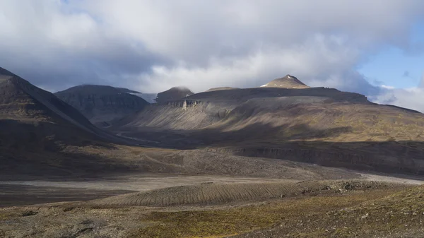Montagne alle Svalbard, Spitzbergen — Foto Stock