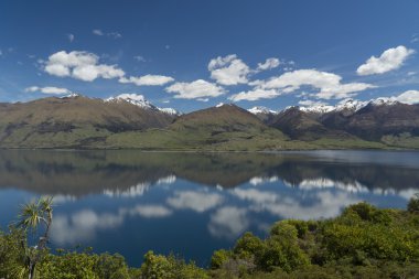 Göl ve dağ. Yeni Zelanda
