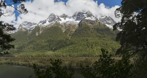 Montagnes et lac. Nouvelle Zélande — Photo