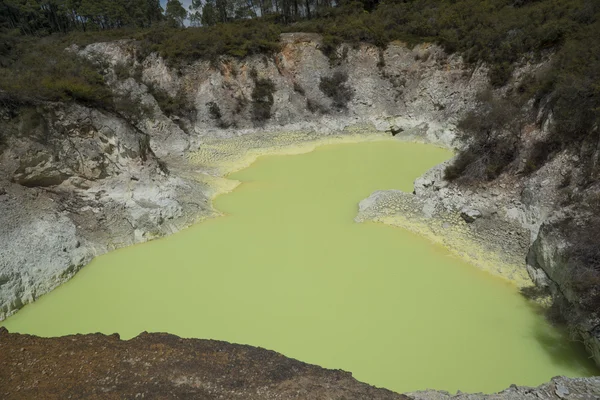 火山的游泳池。新西兰 — 图库照片