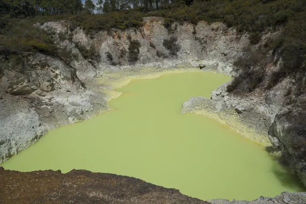 Piscina vulcânica. Nova Zelândia — Fotografia de Stock