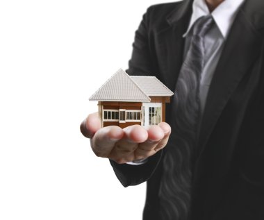  Ev insanların elinde. 