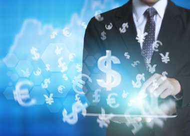 ellerinde dokunmatik tablet