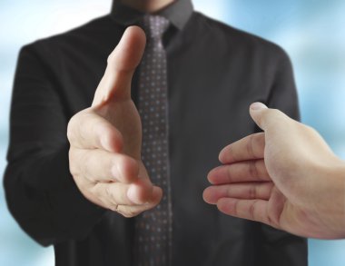 İş adamları el sıkışıyor