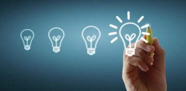 İnsan elini kapat ve ampulü çiz