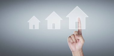 Ekranda ev modeli, aile evi ve sigorta konseptini koruma