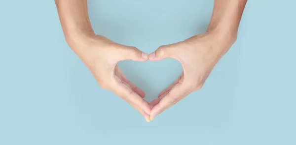 Handen Maken Teken Hart Geïsoleerd Prachtige Handen Met Kopieerruimte Liefde — Stockfoto