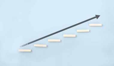 Basamaklar el ele tutuşmuş durumda. Büyüme süreci için iş konsepti