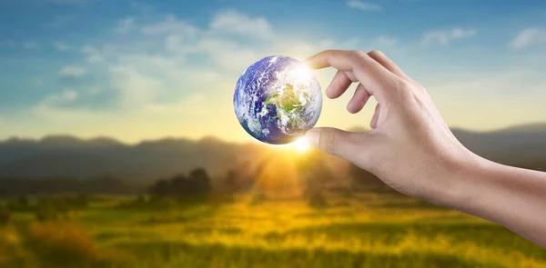 Globo Mano Concetto Risparmio Energetico Della Terra Elementi Questa Immagine — Foto Stock