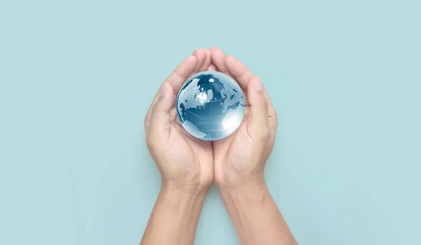 Globe Ruce Energeticky Úsporný Koncept Prvky Tohoto Obrazu Poskytnuté Nasa — Stock fotografie