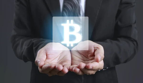 Handen Tonen Bitcoin Pictogram Als Virtueel Geld Digitaal — Stockfoto