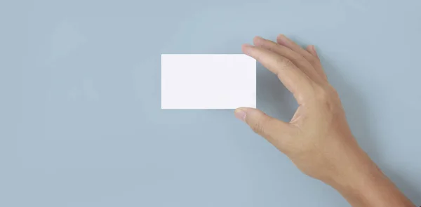 Χέρι Κρατώντας Μια Εικονική Κάρτα Σας — Φωτογραφία Αρχείου