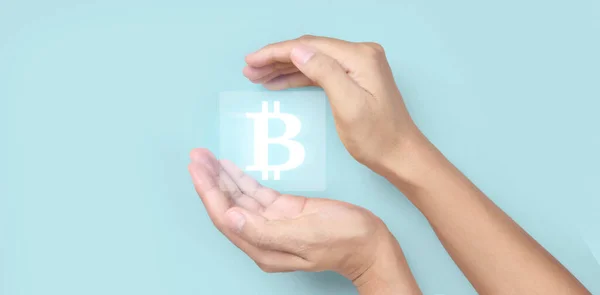 Handen Tonen Bitcoin Pictogram Als Virtueel Geld Digitaal — Stockfoto