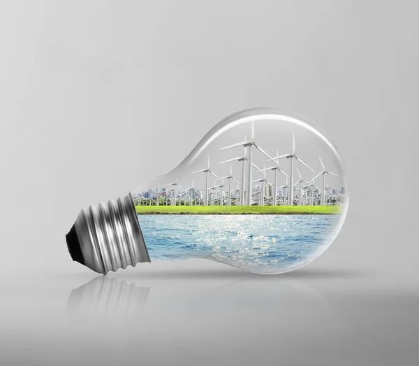 Lâmpada elétrica e energia verde — Fotografia de Stock