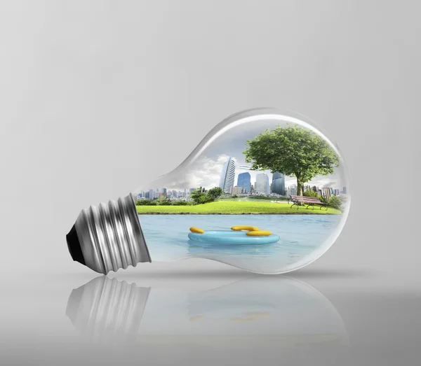 Electric light lamp en groene energie — Stockfoto