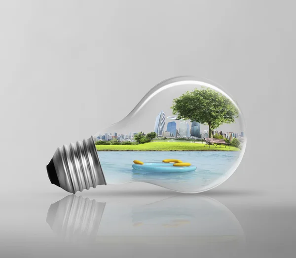 Electric light lamp en groene energie — Stockfoto