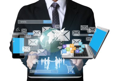 Tablet sosyal bağlantı kullanarak iş adamı 