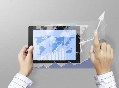 Dokunmatik tablet elinde