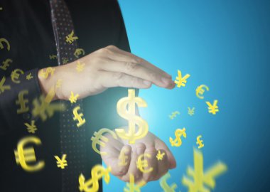 para simgesi olan çevrimiçi düğmesini dokunmadan adam
