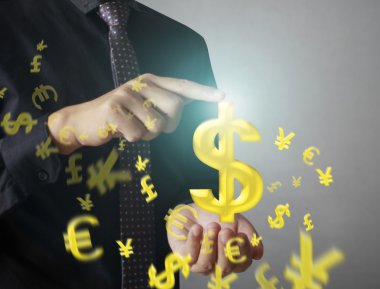 para simgesi olan çevrimiçi düğmesini dokunmadan adam