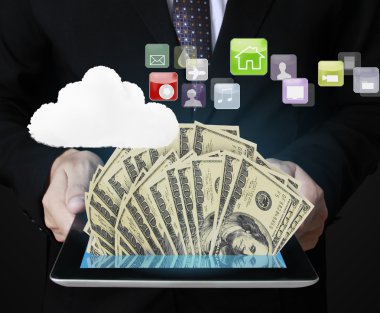 ellerinde dokunmatik tablet 