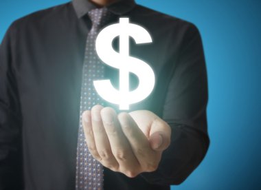 para simgesi olan çevrimiçi düğmesini dokunmadan adam