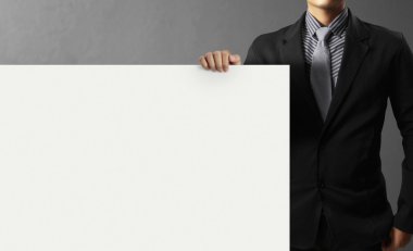 beyaz boş billboard holding