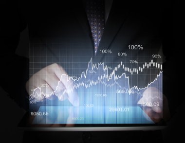 ellerinde dokunmatik tablet