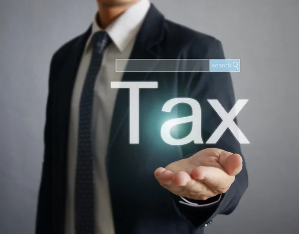 Imposto sobre o empresário em mãos — Fotografia de Stock