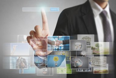 İşadamları ve akarsu resimleri ulaşan