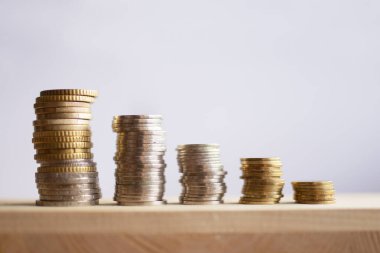 Gelir grafiği paraları ekonomiyi finansal açıdan başarıya taşır. Yüksek kalite fotoğraf