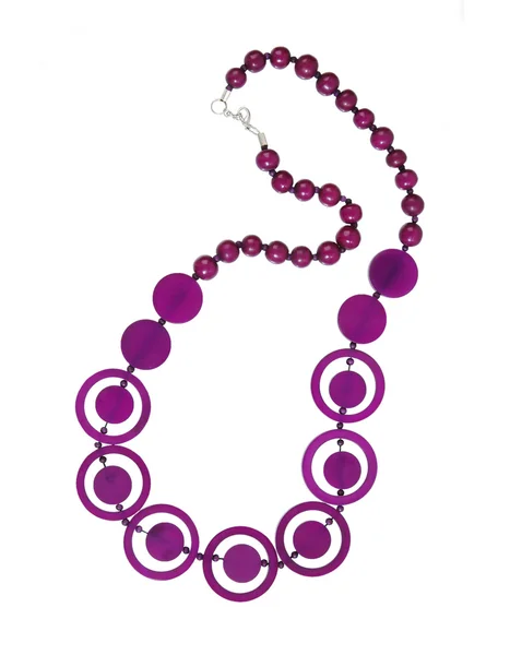Violette Halskette isoliert auf weiß — Stockfoto