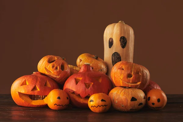 Grupo Abóboras Cabaças Tangerinas Esculpidas Pintadas Para Decoração Festa Halloween — Fotografia de Stock