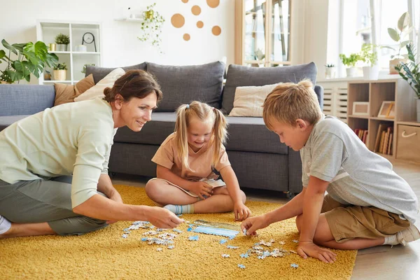 Retrato Comprimento Total Família Amorosa Com Necessidades Especiais Criança Jogando — Fotografia de Stock