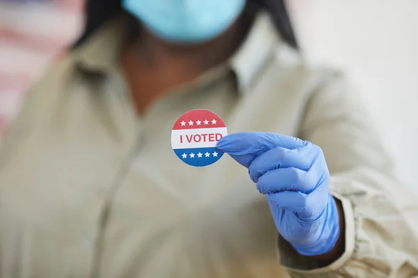 Close Unrecognizable African American Woman Holding Voted Sticker While Standing — Stock Photo, Image