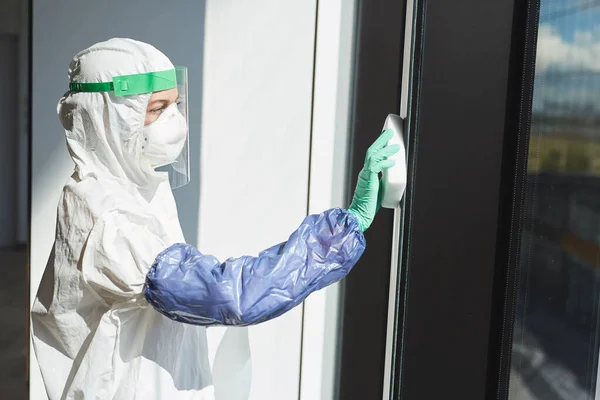 Side View Portrait Female Worker Wearing Hazmat Suit Disinfecting Windows — Stock Photo, Image