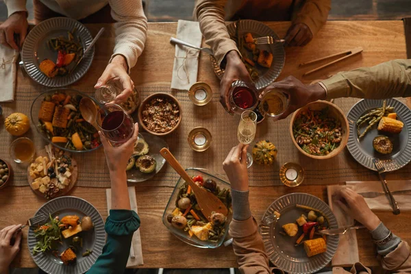 Sobre Fondo Vista Grupo Multiétnico Personas Disfrutando Fiesta Durante Cena — Foto de Stock