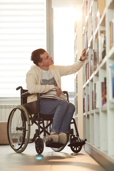 Ritratto Verticale Figura Intera Giovane Che Utilizza Sedia Rotelle Scuola — Foto Stock