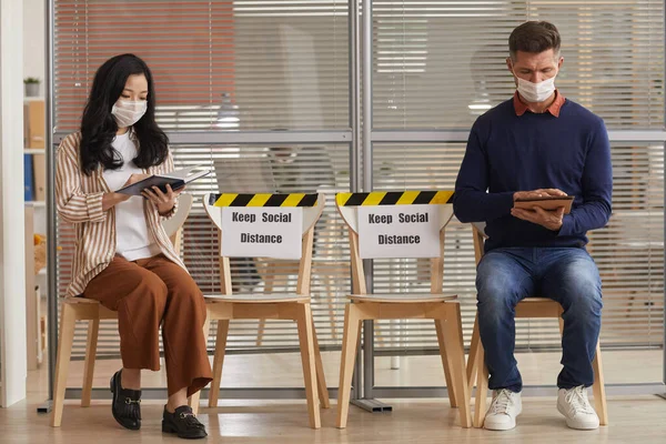 Full Length Portrait Young People Wearing Masks While Waiting Line — Stockfoto