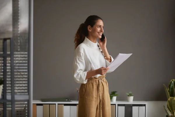 Portrait Elegant Successful Businesswoman Speaking Smartphone Smiling Happily While Standing — Stock Photo, Image