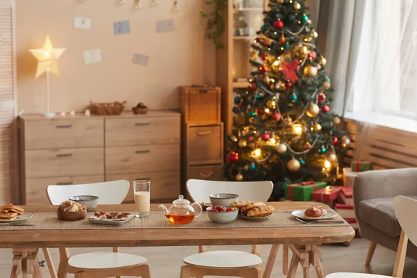 Imagen Fondo Del Acogedor Interior Casa Con Árbol Navidad Mesa — Foto de Stock